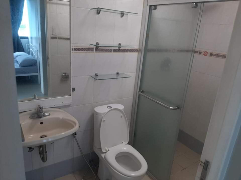 Spacious 2 Bedroom Unit With Pool Manila Exterior photo