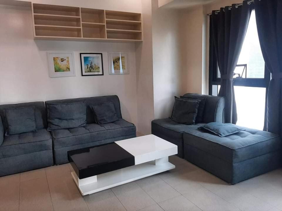 Spacious 2 Bedroom Unit With Pool Manila Exterior photo