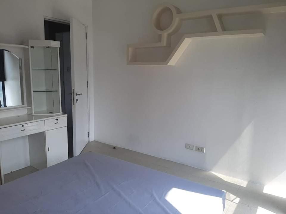 Spacious 2 Bedroom Unit With Pool Manila Exterior photo